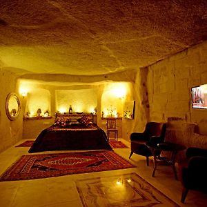 Deluxe  Cave Suite